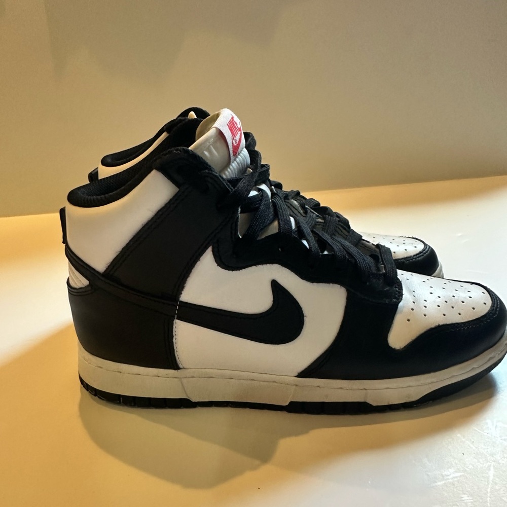 Nike Men’s Black and White Mid-Top Sneakers